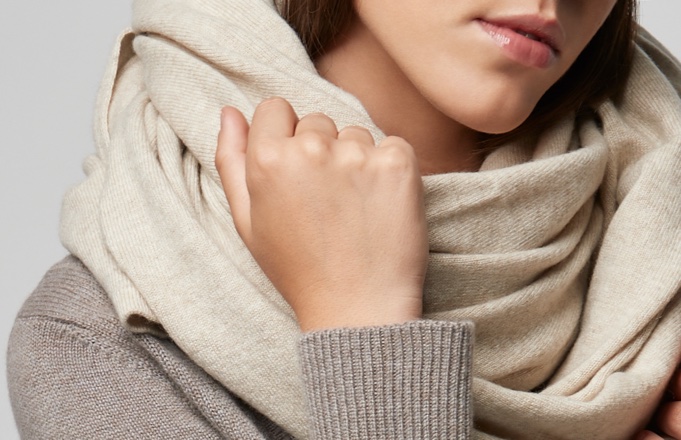 Sciarpa in cashmere color avorio